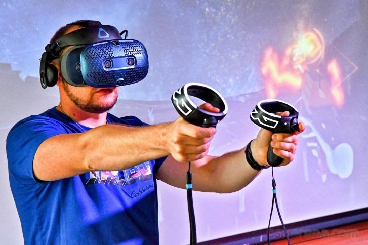 Kính thực tế ảo HTC Vive Cosmos